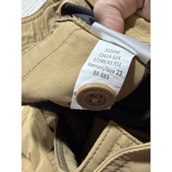 REI Co-Op Convertible Hiking Pants Performance Cargo Active Mens Sz 42 x 30 Tan - Picture 8 of 11